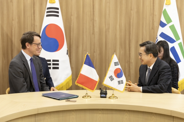 김동연 경기도지사, 필립 베르투 주한 프랑스대사 만나 “반도체·AI·스타트업 분야 협력 관계 한층 강화되길 희망” 기사 이미지